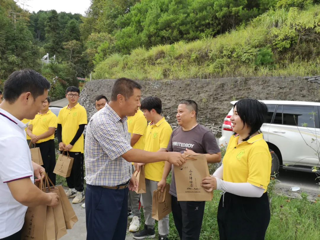 骄阳艳火炙大地，关爱职工显初心  ——局领导赴